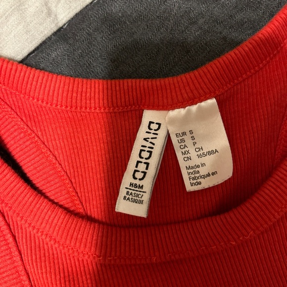 Divided Red tank top - Picture 2 of 3